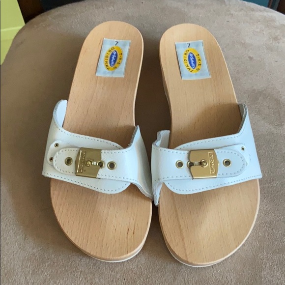 dr scholl's white sandals